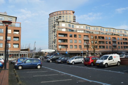 Ruime parkeergelegenheid voor de deur